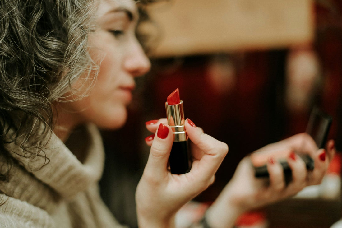 Lipstick - The Obssesion of Toxic Beauty